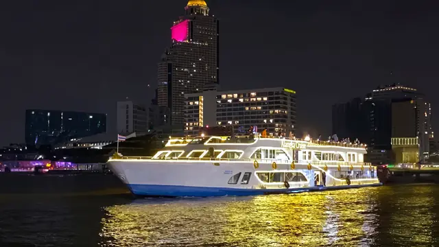 Alangka Cruise on the river at night