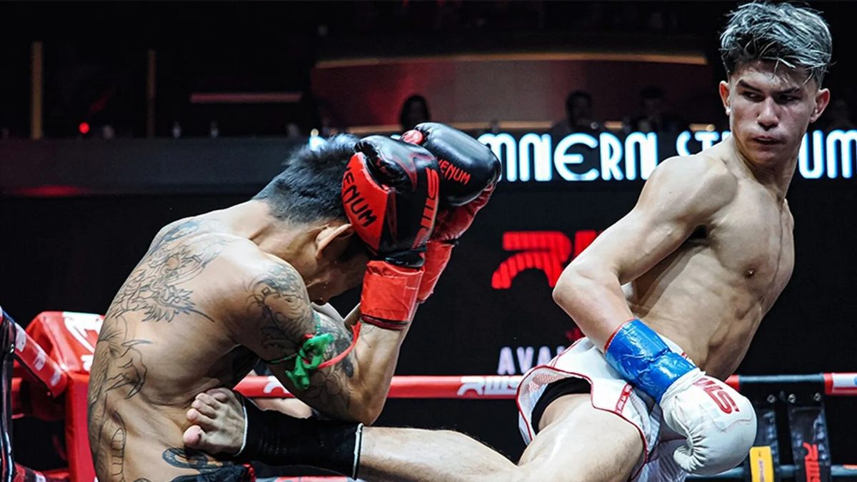 Two fighters exchanging strikes in the ring at Rajadamnern Stadium
