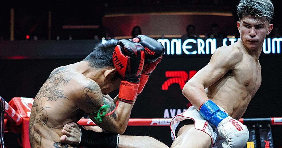Two fighters exchanging strikes in the ring at Rajadamnern Stadium